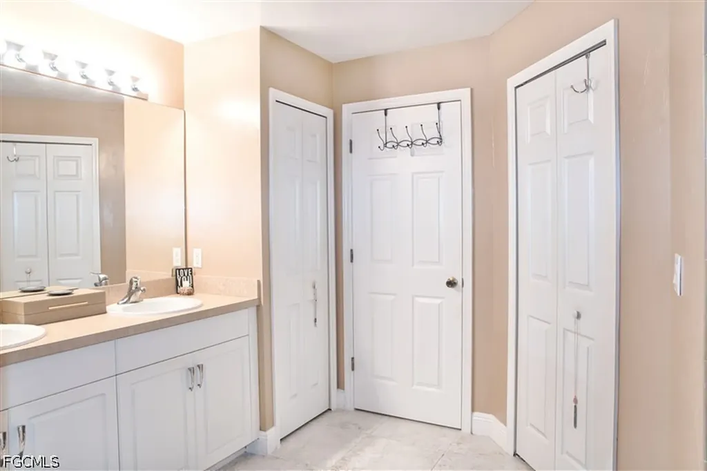 818 SW 11th Avenue Cape Coral FL 33991