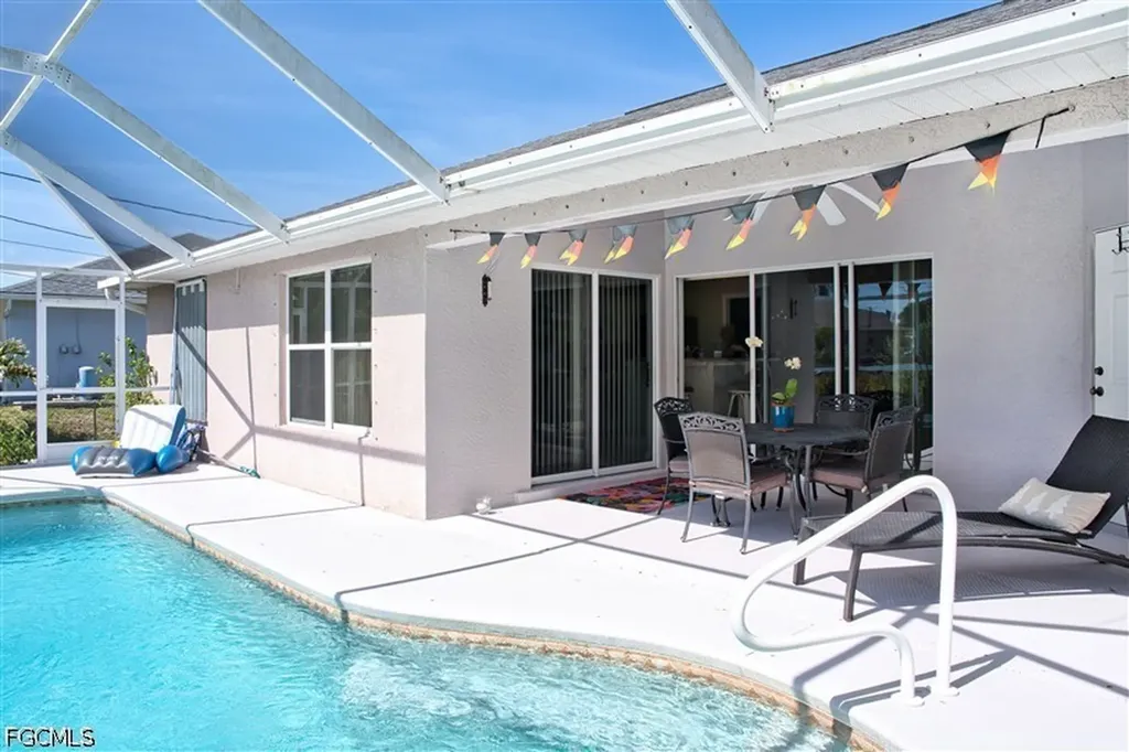 818 SW 11th Avenue Cape Coral FL 33991