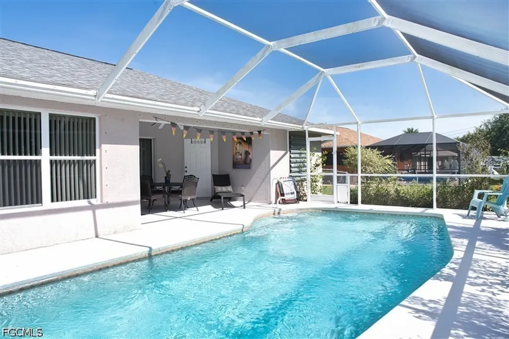 818 SW 11th Avenue Cape Coral FL 33991