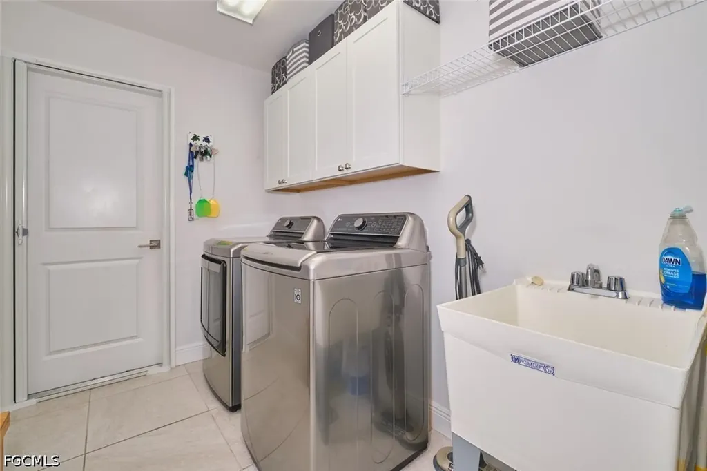 1119 NE 2nd Terrace Cape Coral FL 33909