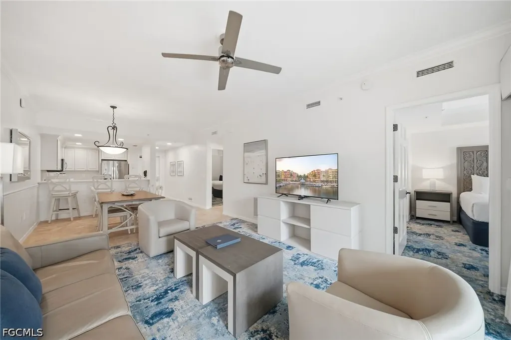 221 9th Street S Naples FL 34102