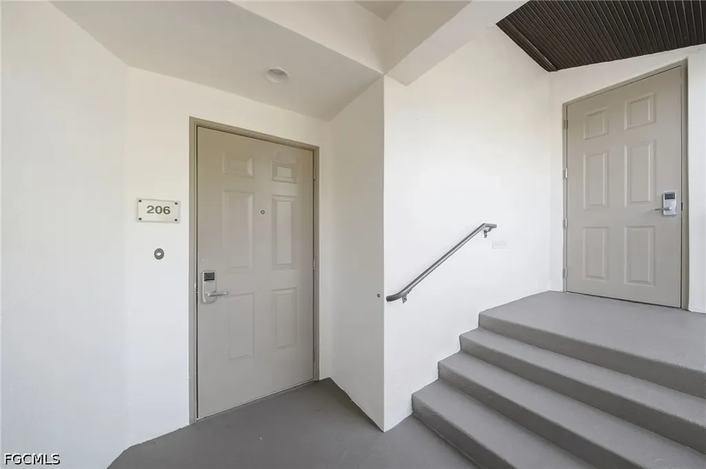 221 9th Street S Naples FL 34102