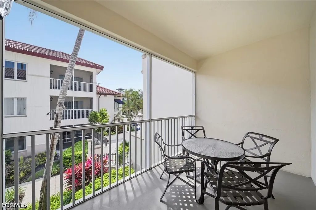 221 9th Street S Naples FL 34102