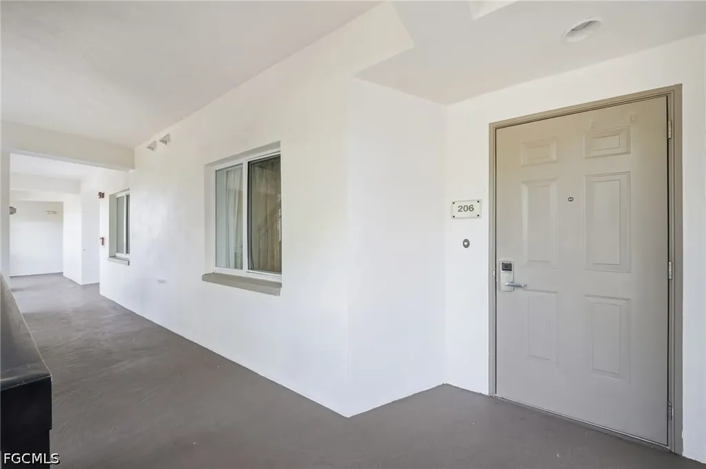 221 9th Street S Naples FL 34102