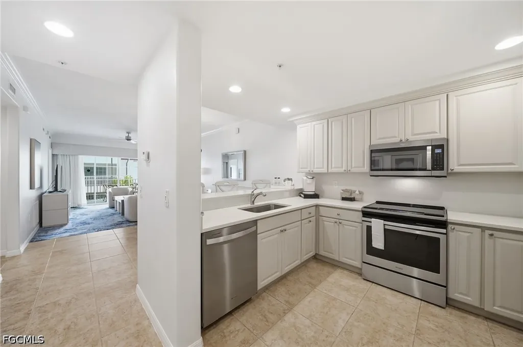 221 9th Street S Naples FL 34102