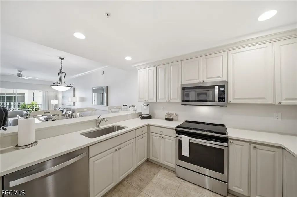 221 9th Street S Naples FL 34102