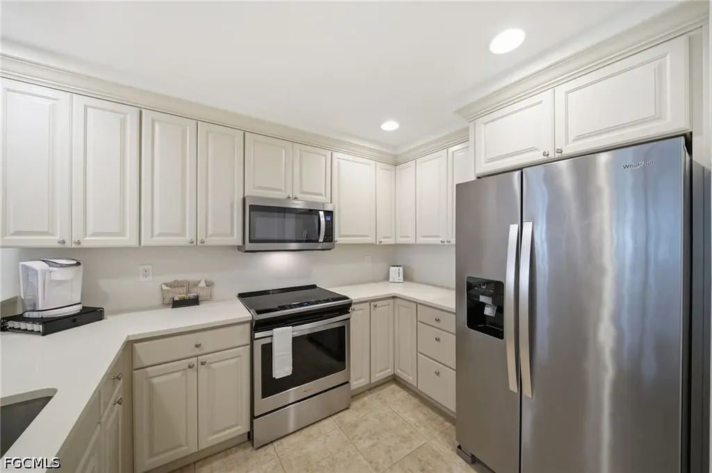 221 9th Street S Naples FL 34102