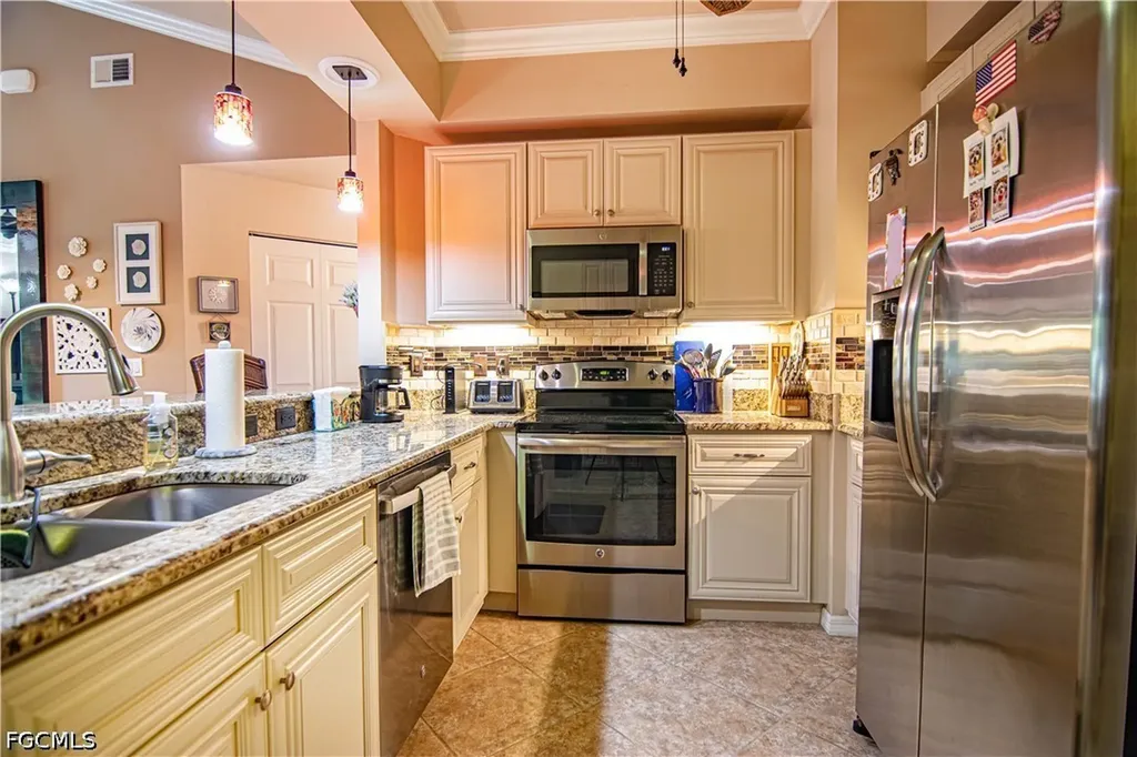 1076 Winding Pines Circle Cape Coral FL 33909