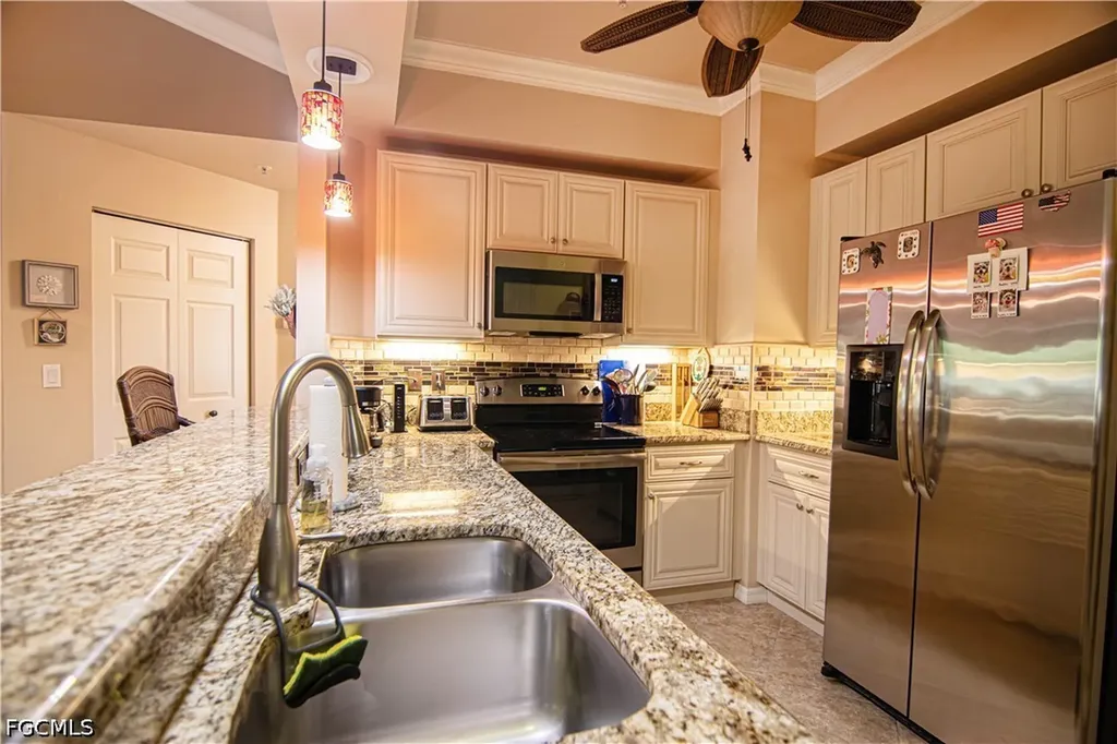 1076 Winding Pines Circle Cape Coral FL 33909