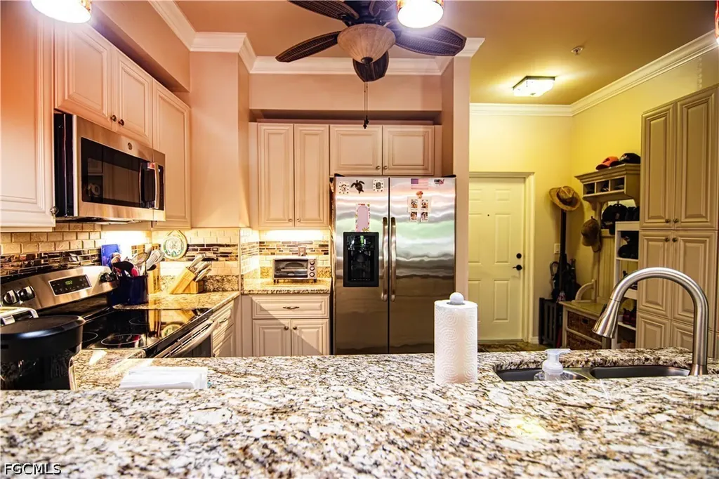 1076 Winding Pines Circle Cape Coral FL 33909