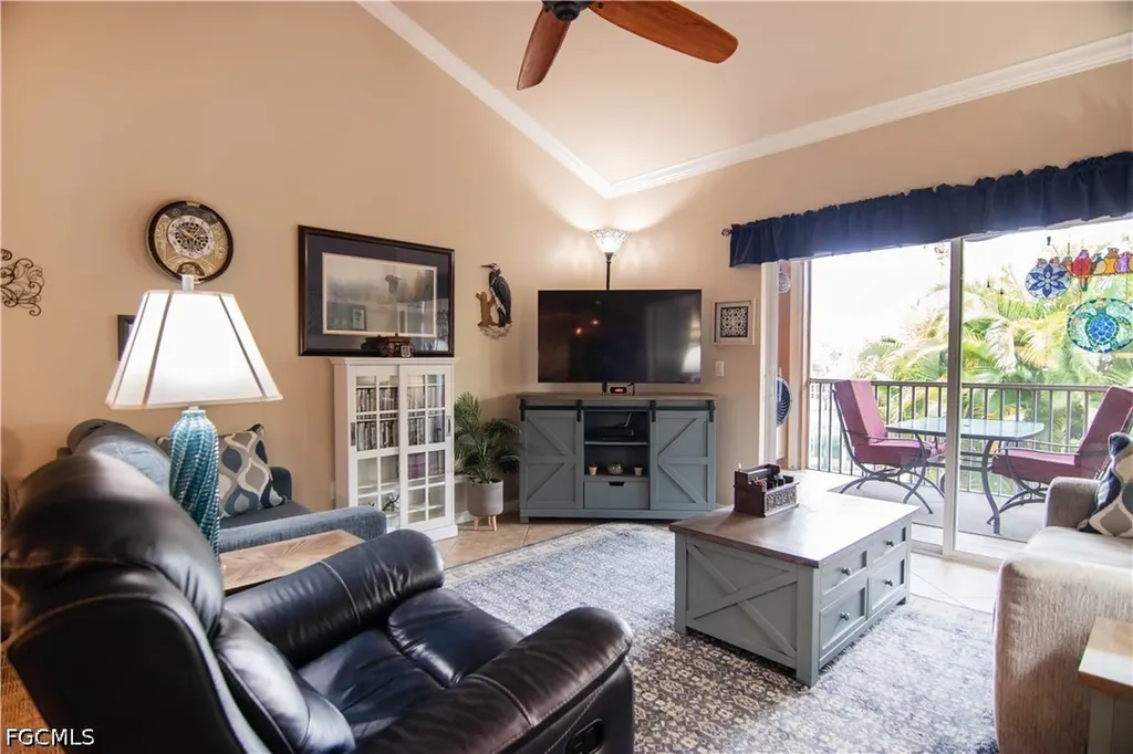 1076 Winding Pines Circle Cape Coral FL 33909