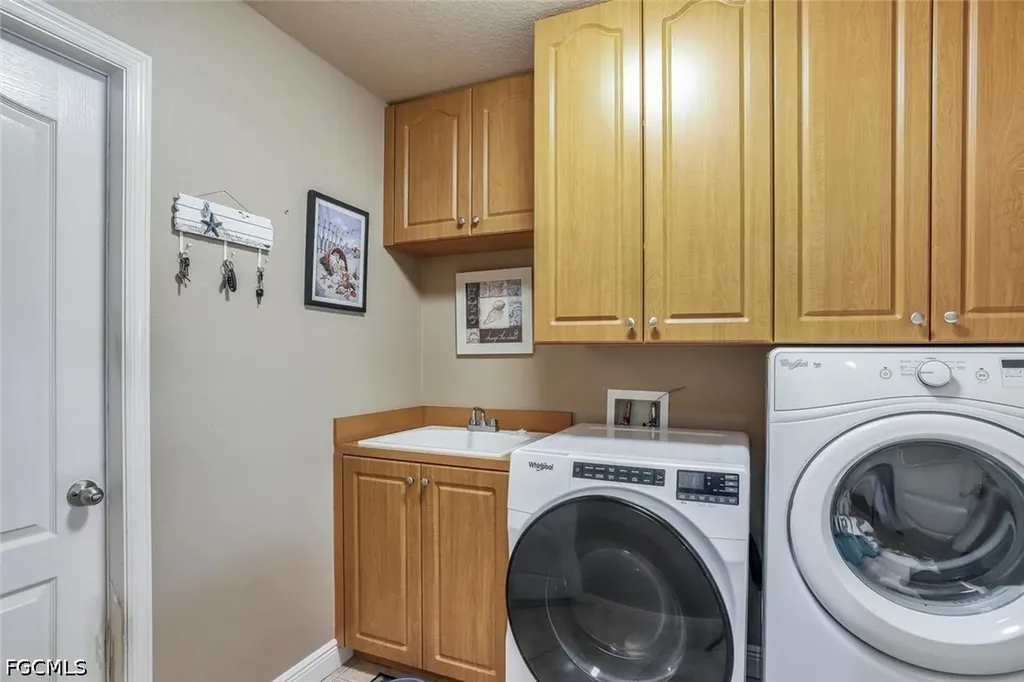 920 NW 3rd Avenue Cape Coral FL 33993