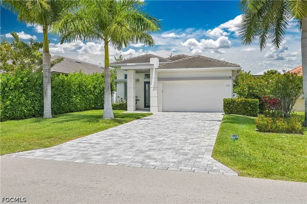 693 105th Avenue N Naples FL 34108