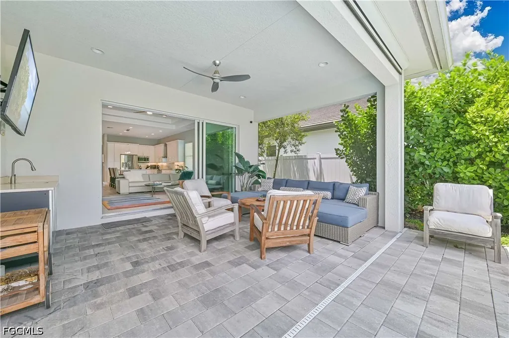 693 105th Avenue N Naples FL 34108