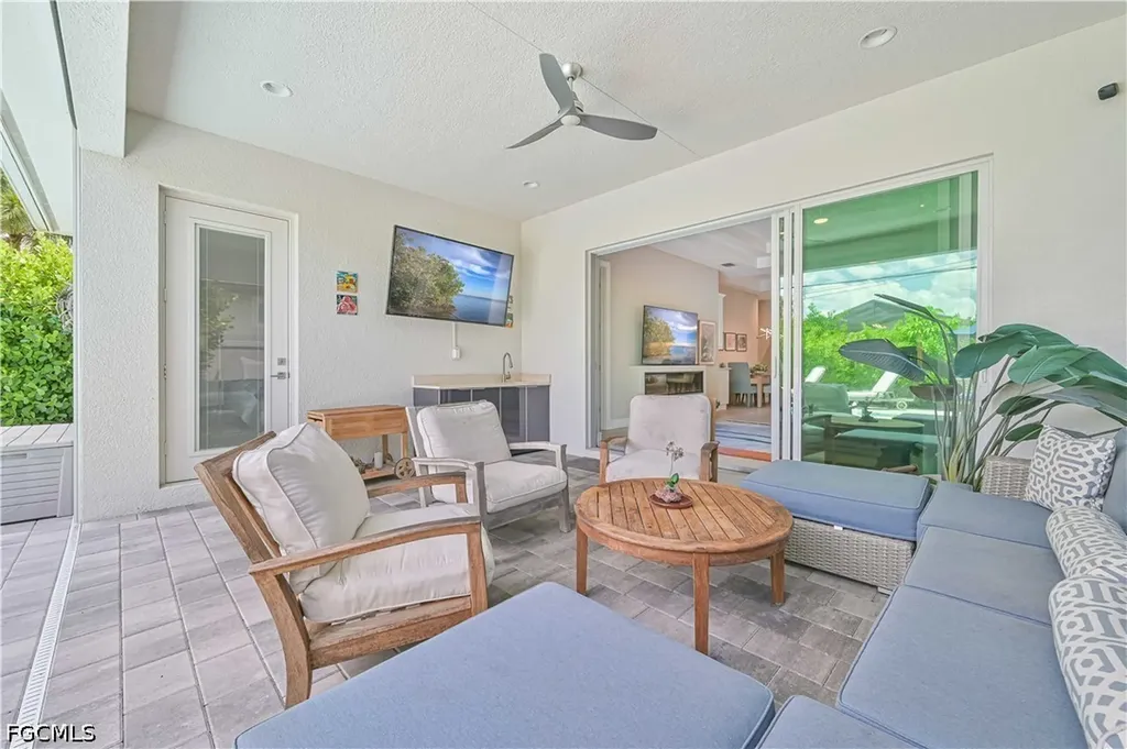 693 105th Avenue N Naples FL 34108