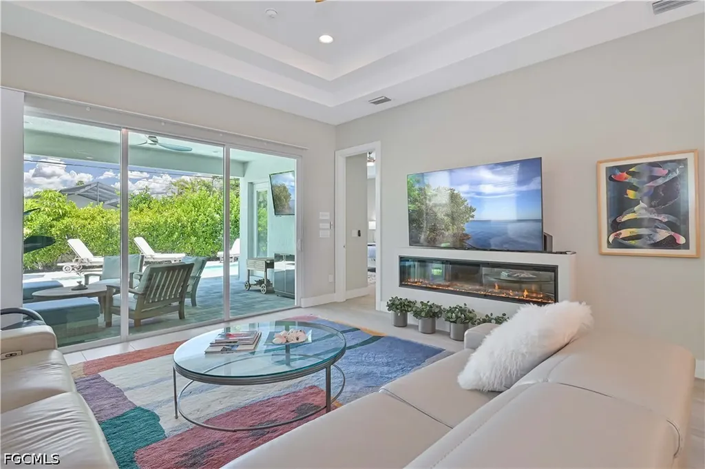 693 105th Avenue N Naples FL 34108