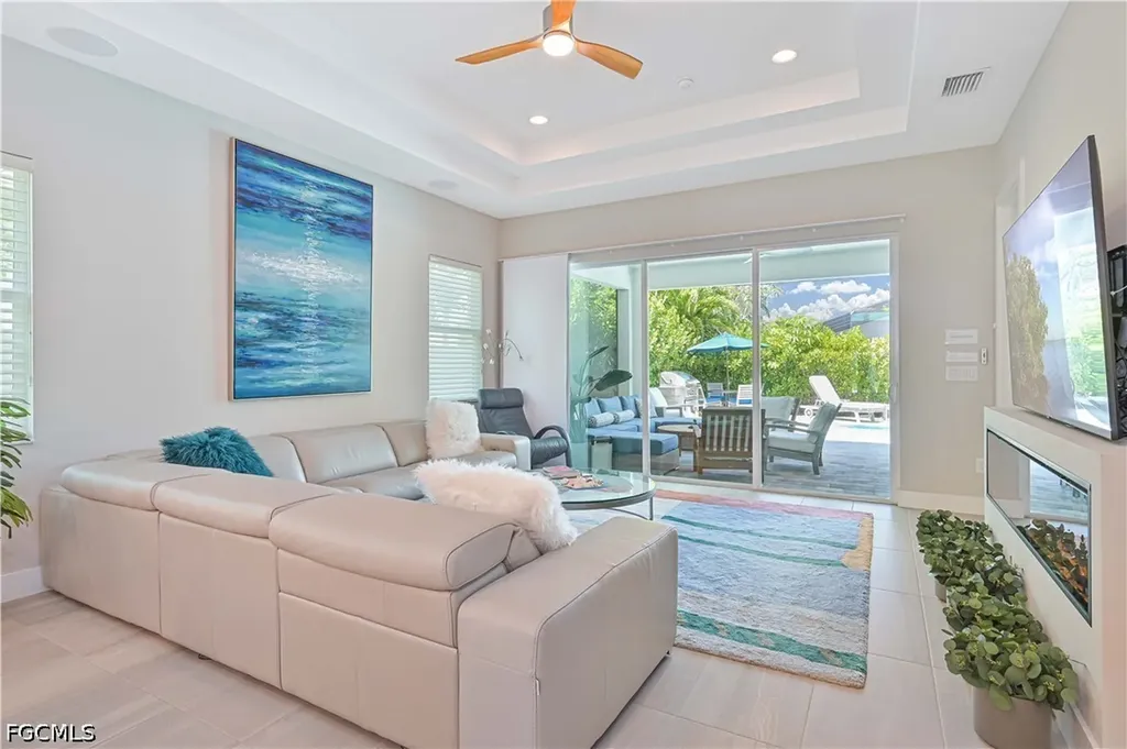 693 105th Avenue N Naples FL 34108