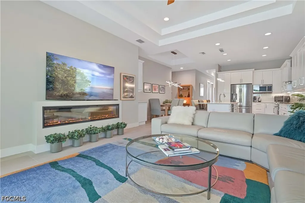 693 105th Avenue N Naples FL 34108