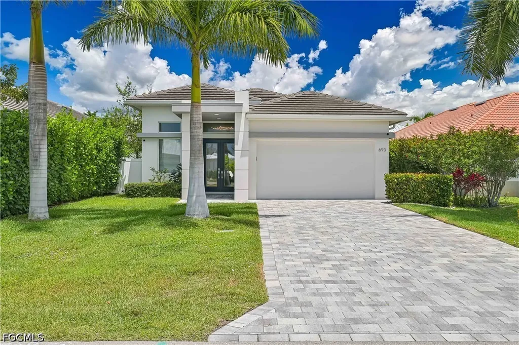 693 105th Avenue N Naples FL 34108