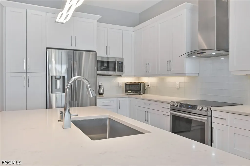 693 105th Avenue N Naples FL 34108
