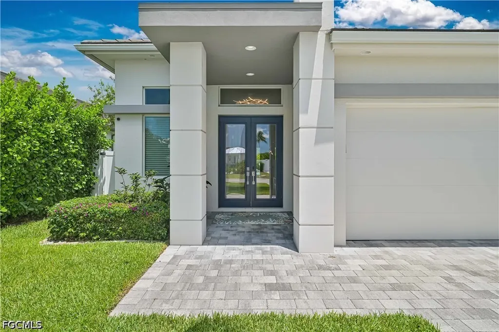 693 105th Avenue N Naples FL 34108