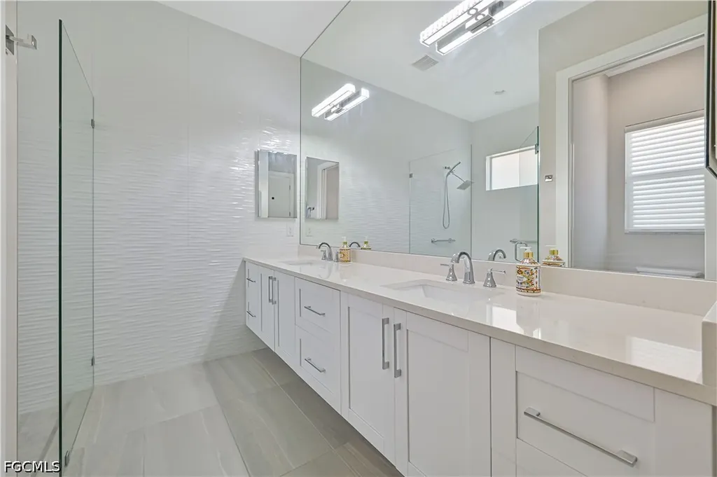693 105th Avenue N Naples FL 34108