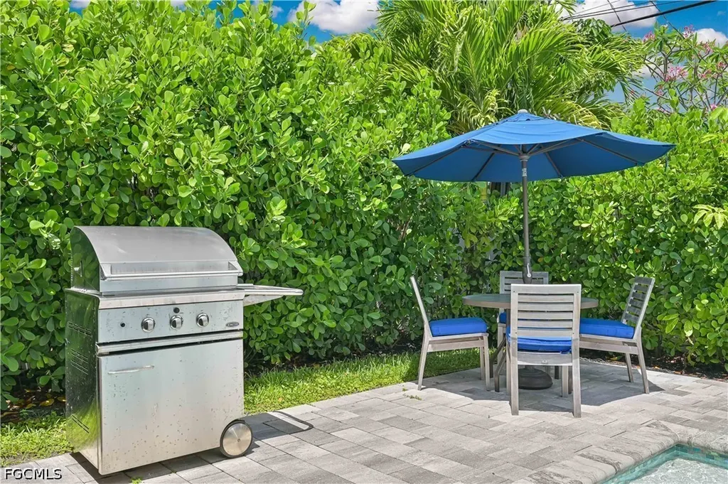 693 105th Avenue N Naples FL 34108