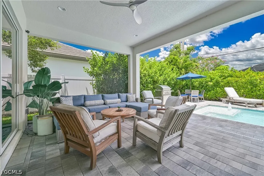 693 105th Avenue N Naples FL 34108