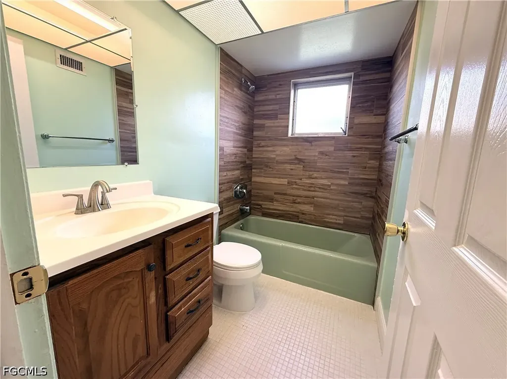 3814 SE 3rd Place Cape Coral FL 33904