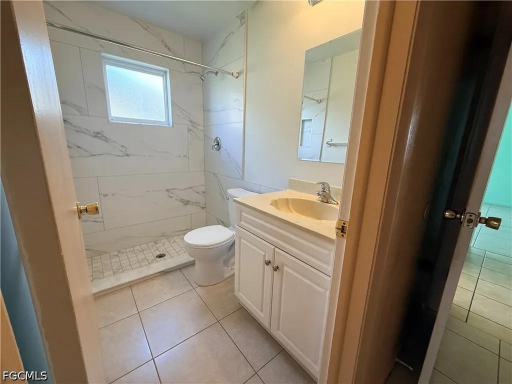 3814 SE 3rd Place Cape Coral FL 33904