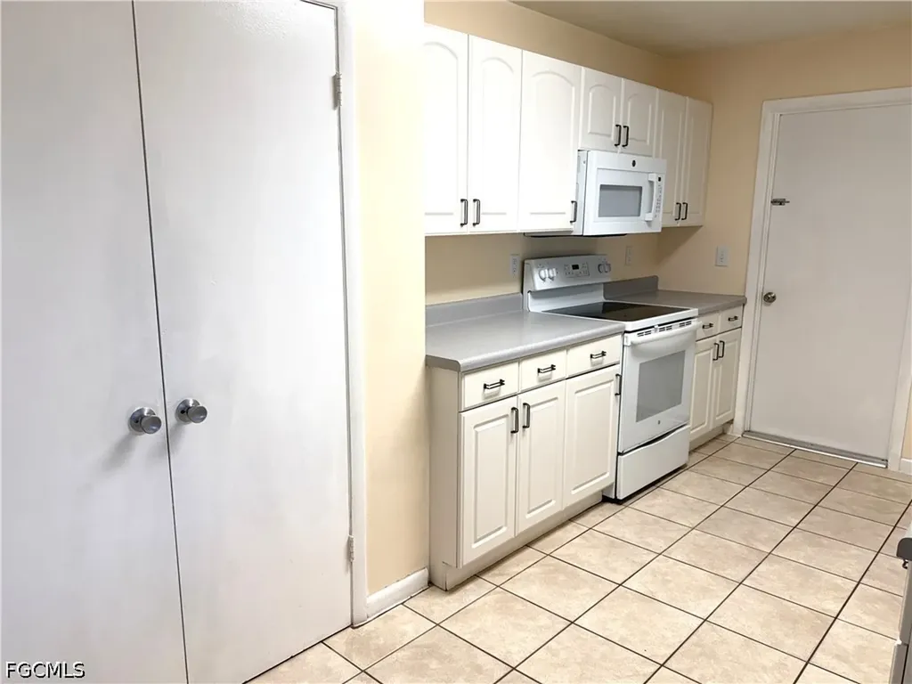 3814 SE 3rd Place Cape Coral FL 33904