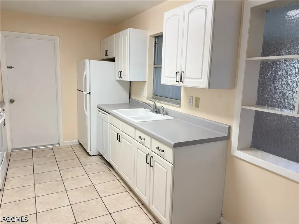 3814 SE 3rd Place Cape Coral FL 33904