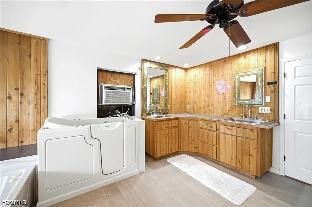 4317 SE 16th Place Cape Coral FL 33904