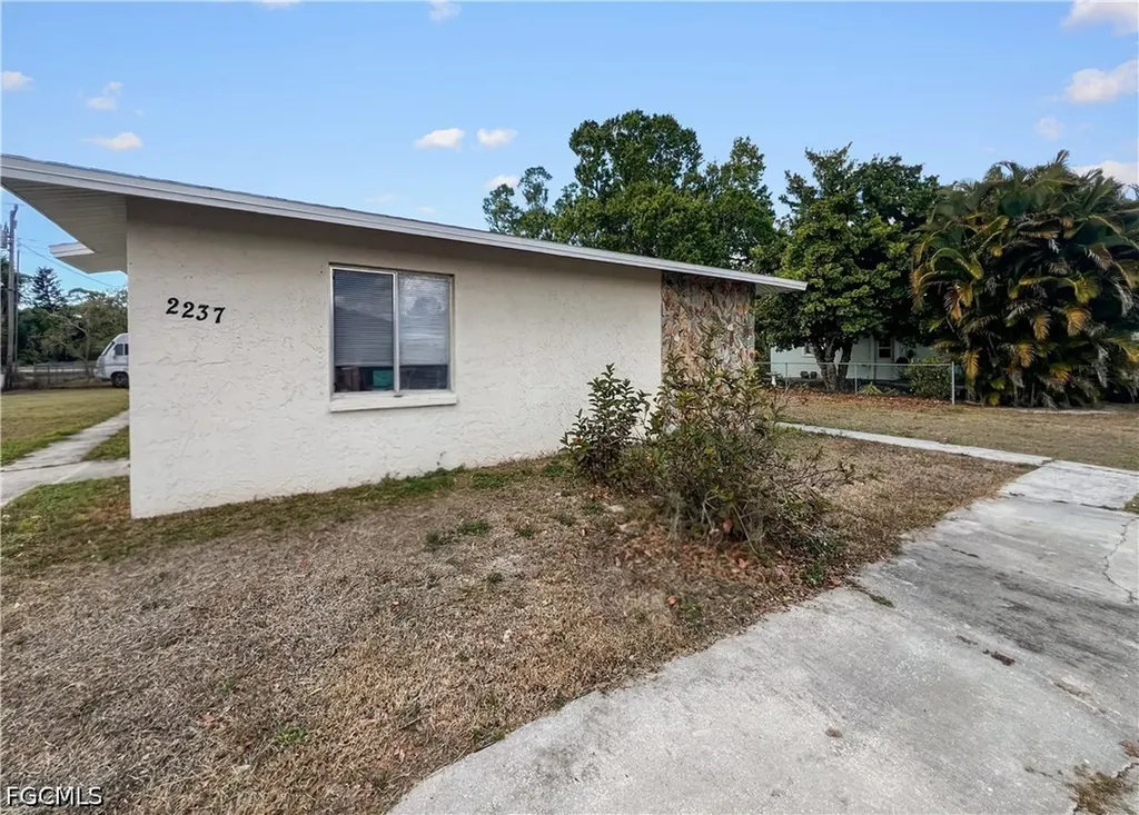 2239 Iris Way Fort Myers FL 33905