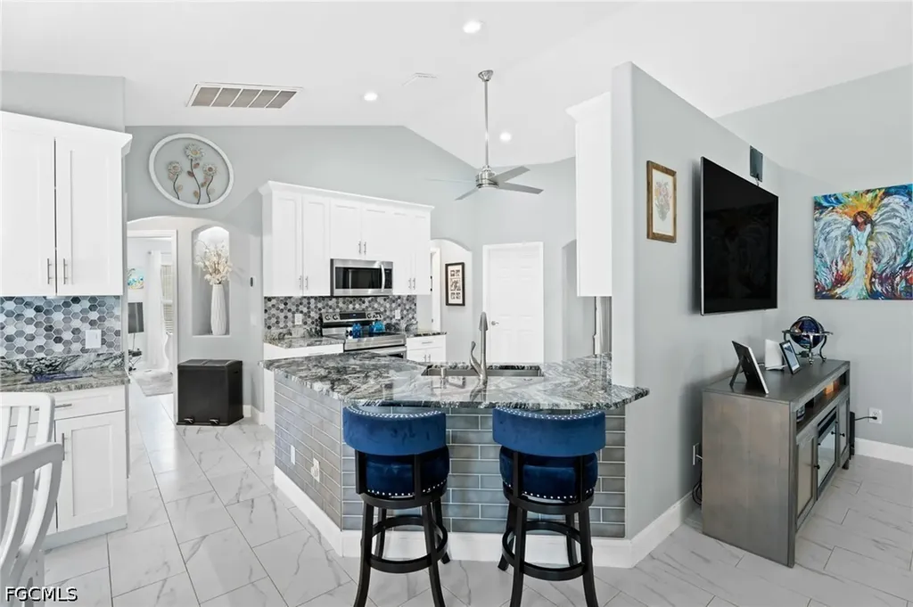203 SE 14th Court Cape Coral FL 33990