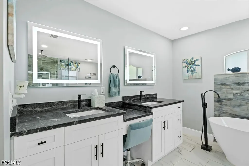 203 SE 14th Court Cape Coral FL 33990