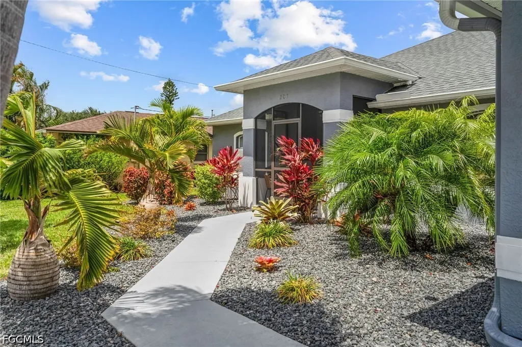 203 SE 14th Court Cape Coral FL 33990