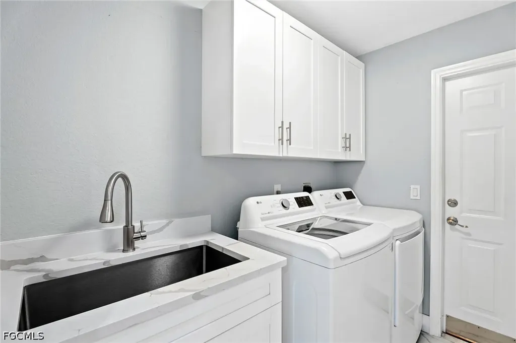 203 SE 14th Court Cape Coral FL 33990