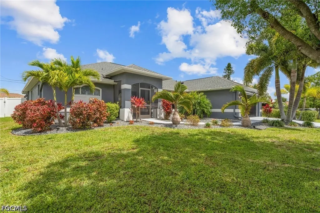 203 SE 14th Court Cape Coral FL 33990