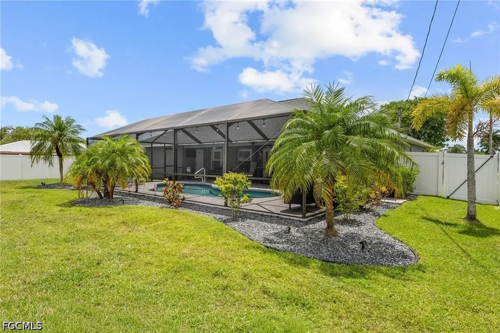 203 SE 14th Court Cape Coral FL 33990