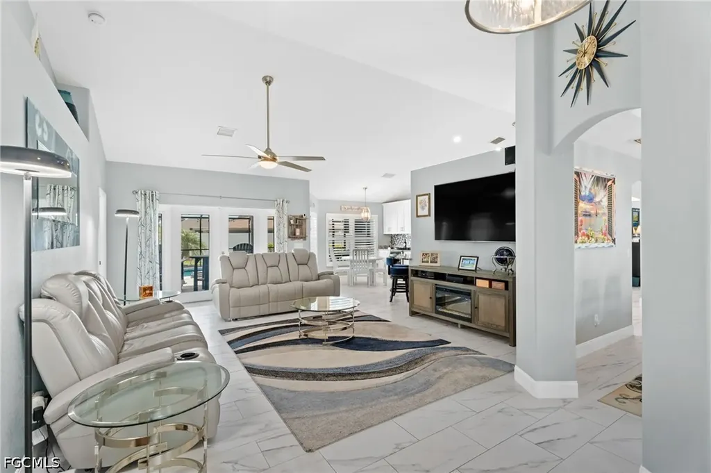 203 SE 14th Court Cape Coral FL 33990