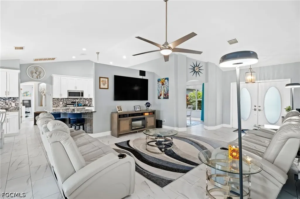 203 SE 14th Court Cape Coral FL 33990