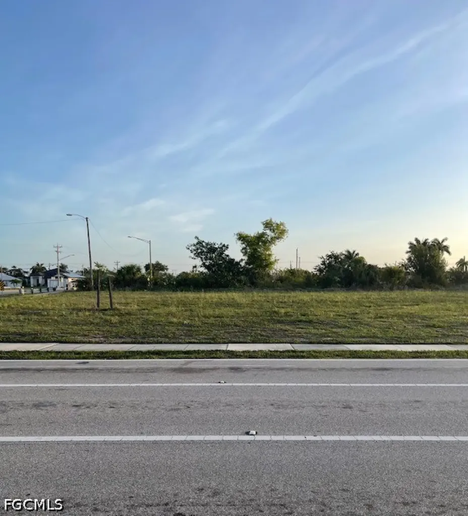 727 Gleason Parkway Cape Coral FL 33914