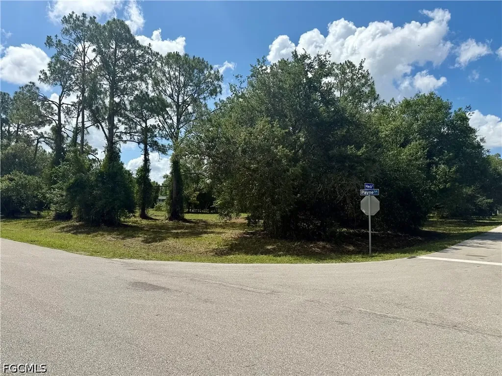 8270 Ebson Drive North Fort Myers FL 33917