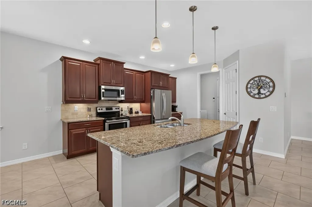 3000 Sunset Pointe Circle Cape Coral FL 33914