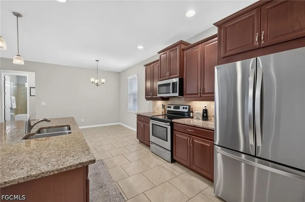3000 Sunset Pointe Circle Cape Coral FL 33914