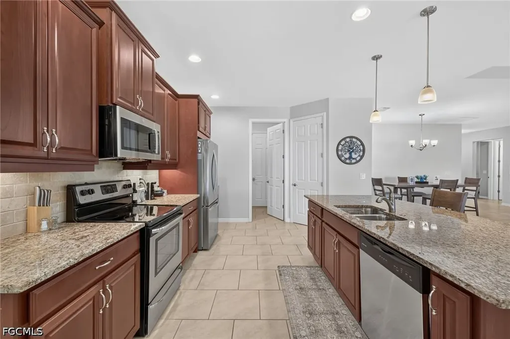 3000 Sunset Pointe Circle Cape Coral FL 33914