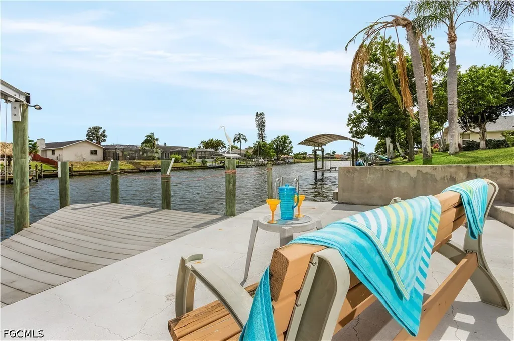 618 W Archer Parkway Cape Coral FL 33904