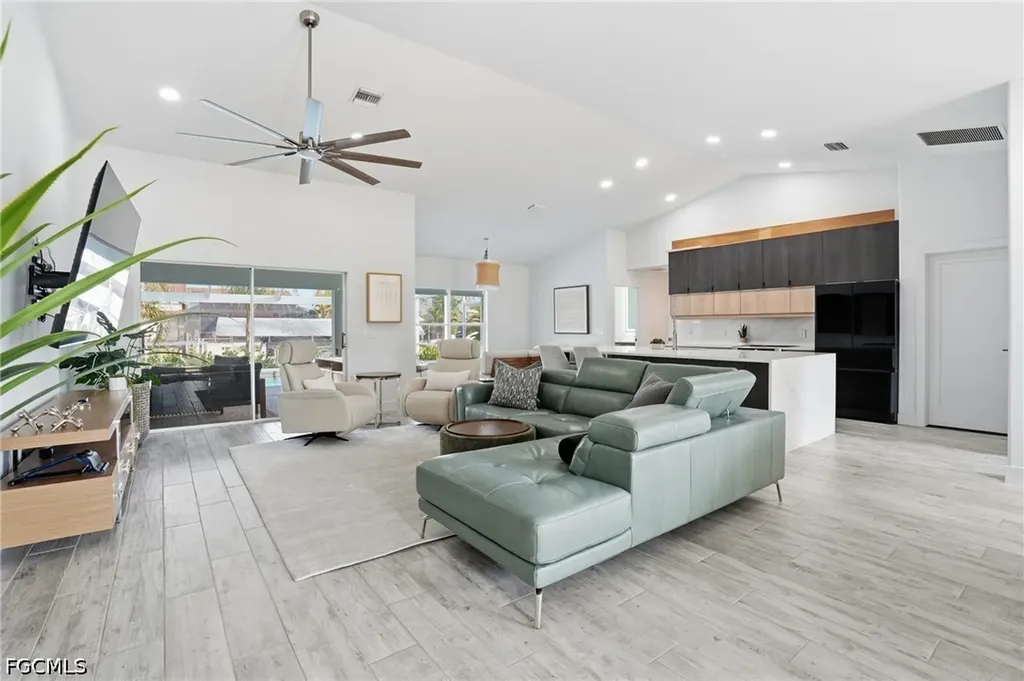 5227 SW 11th Place Cape Coral FL 33914