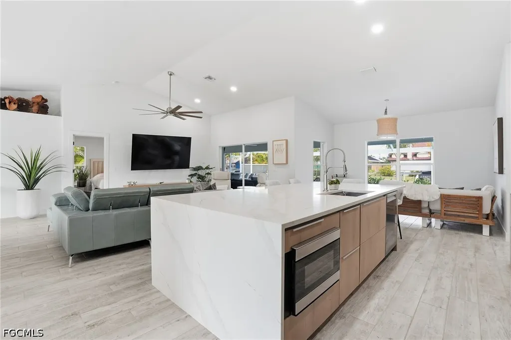 5227 SW 11th Place Cape Coral FL 33914